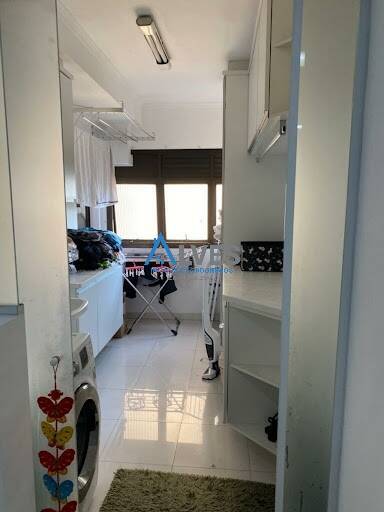 Apartamento à venda com 3 quartos, 209m² - Foto 8