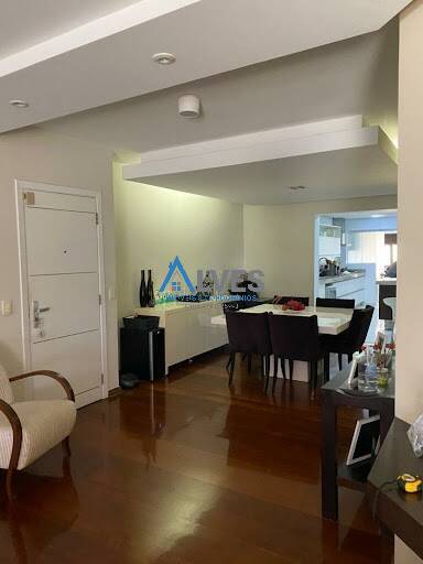 Apartamento à venda com 3 quartos, 209m² - Foto 6