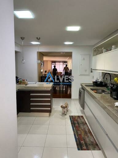 Apartamento à venda com 3 quartos, 209m² - Foto 3