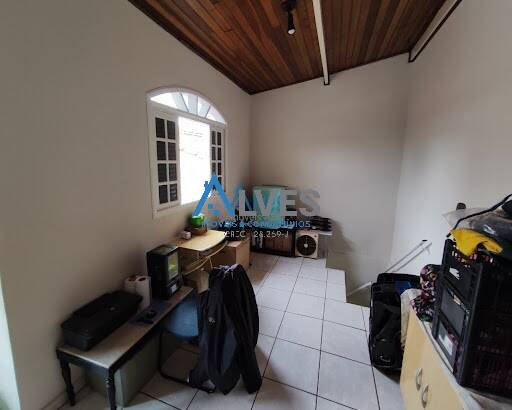 Casa à venda com 4 quartos, 162m² - Foto 11