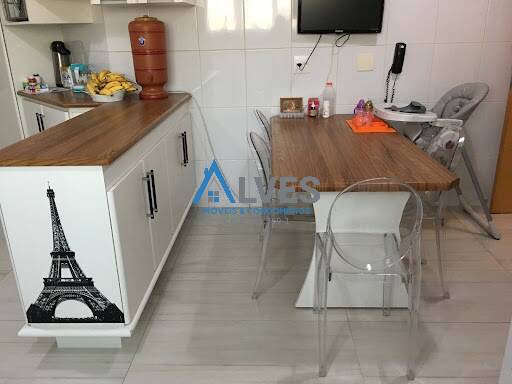 Apartamento à venda com 4 quartos, 188m² - Foto 2