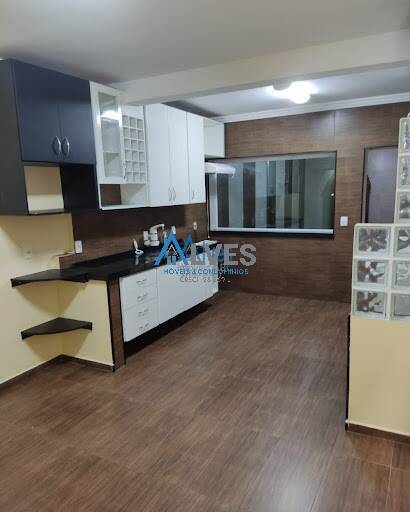 Casa à venda com 3 quartos, 203m² - Foto 2