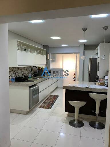 Apartamento à venda com 3 quartos, 209m² - Foto 13