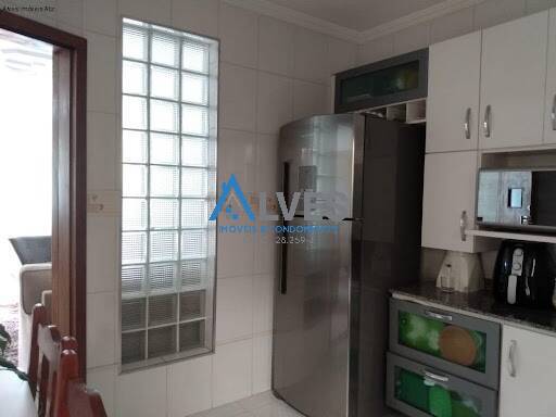 Casa à venda com 3 quartos, 183m² - Foto 2